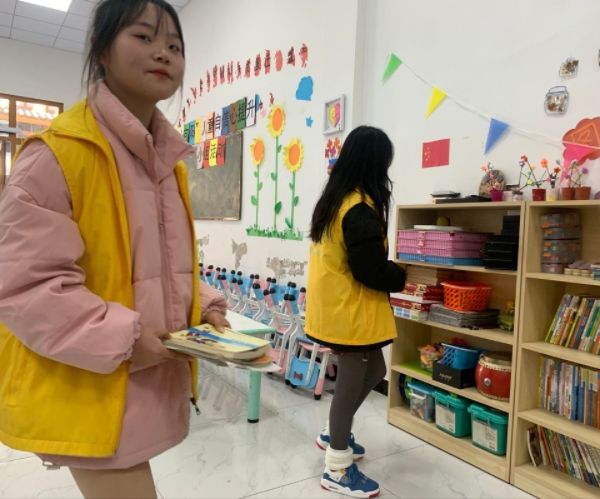 �Ͼ�������W(xu��)̩�݌W(xu��)Ժ�W(xu��)�ӣ����ഺ֮�����c���F���l(xi��ng)�����֮��