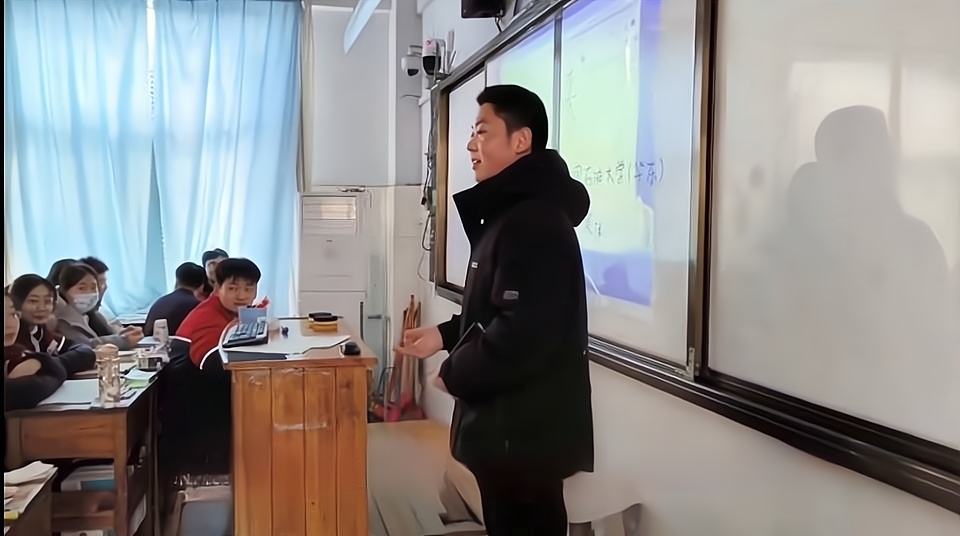 ���Ї�ʯ�ʹ�W(xu��)���A�|���Y�����v�(du��)������һ���_չ�Y�����v�������W(xu��)��������